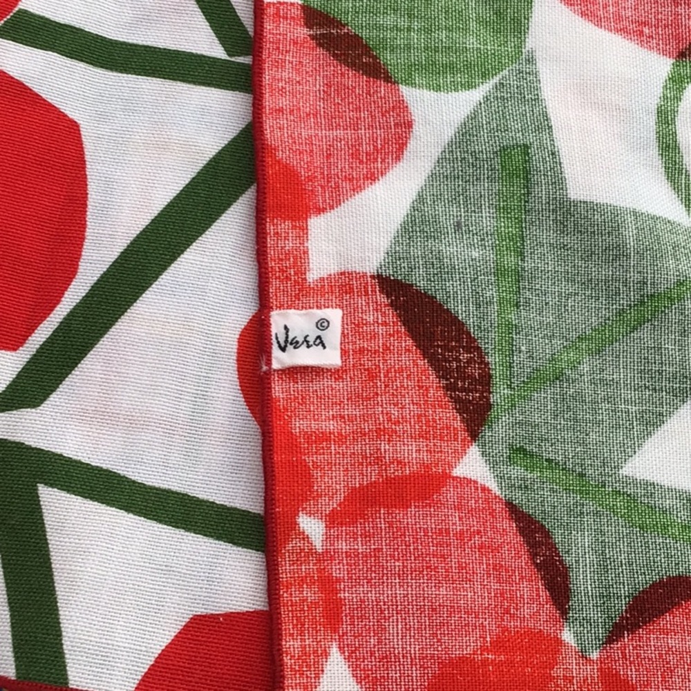 Vintage Vera Cherry Apron and napkins - Picture 4 of 5